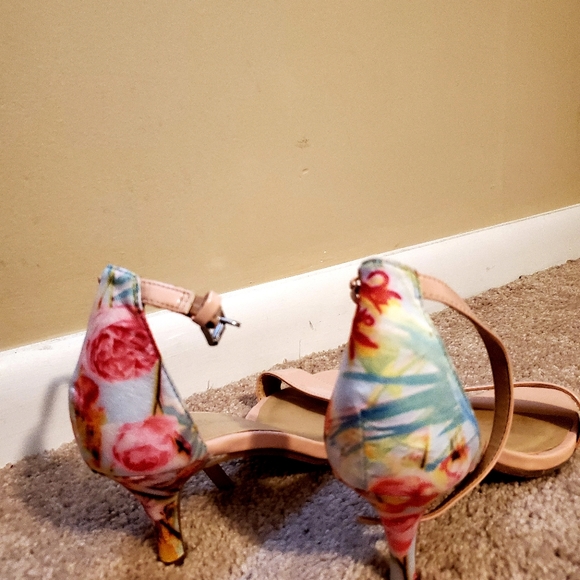 Sandals - Picture 3 of 3